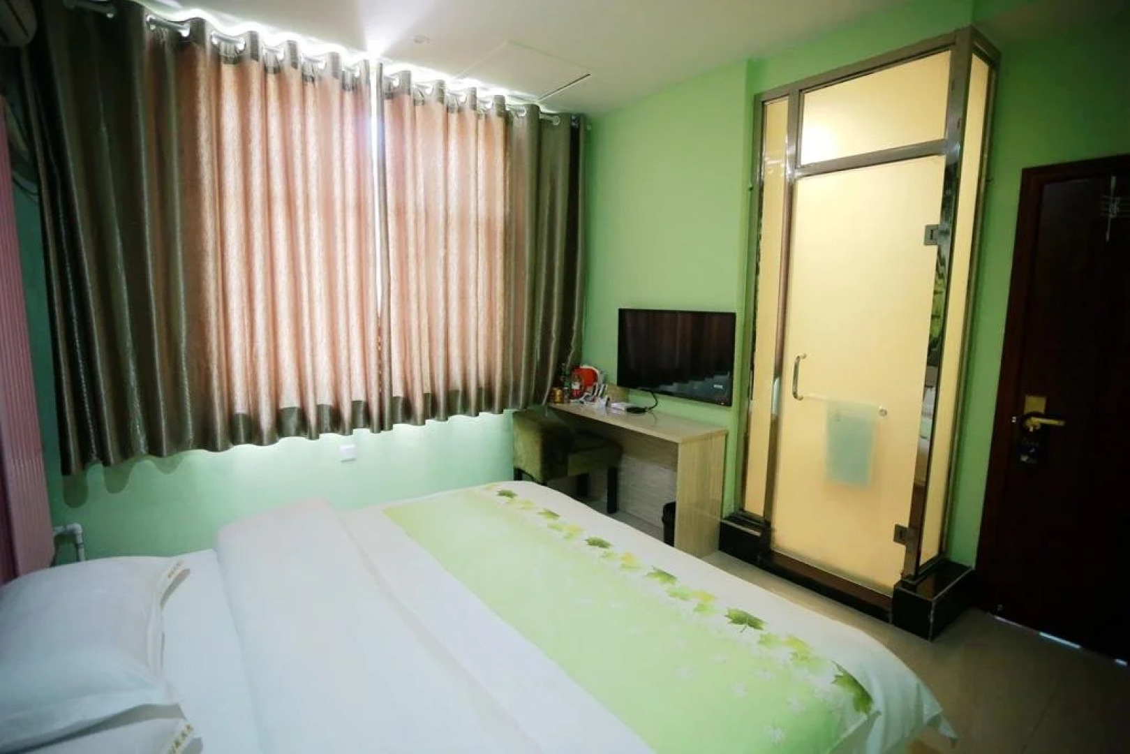 Jiayuguan City Hard Rock Hotel art theme