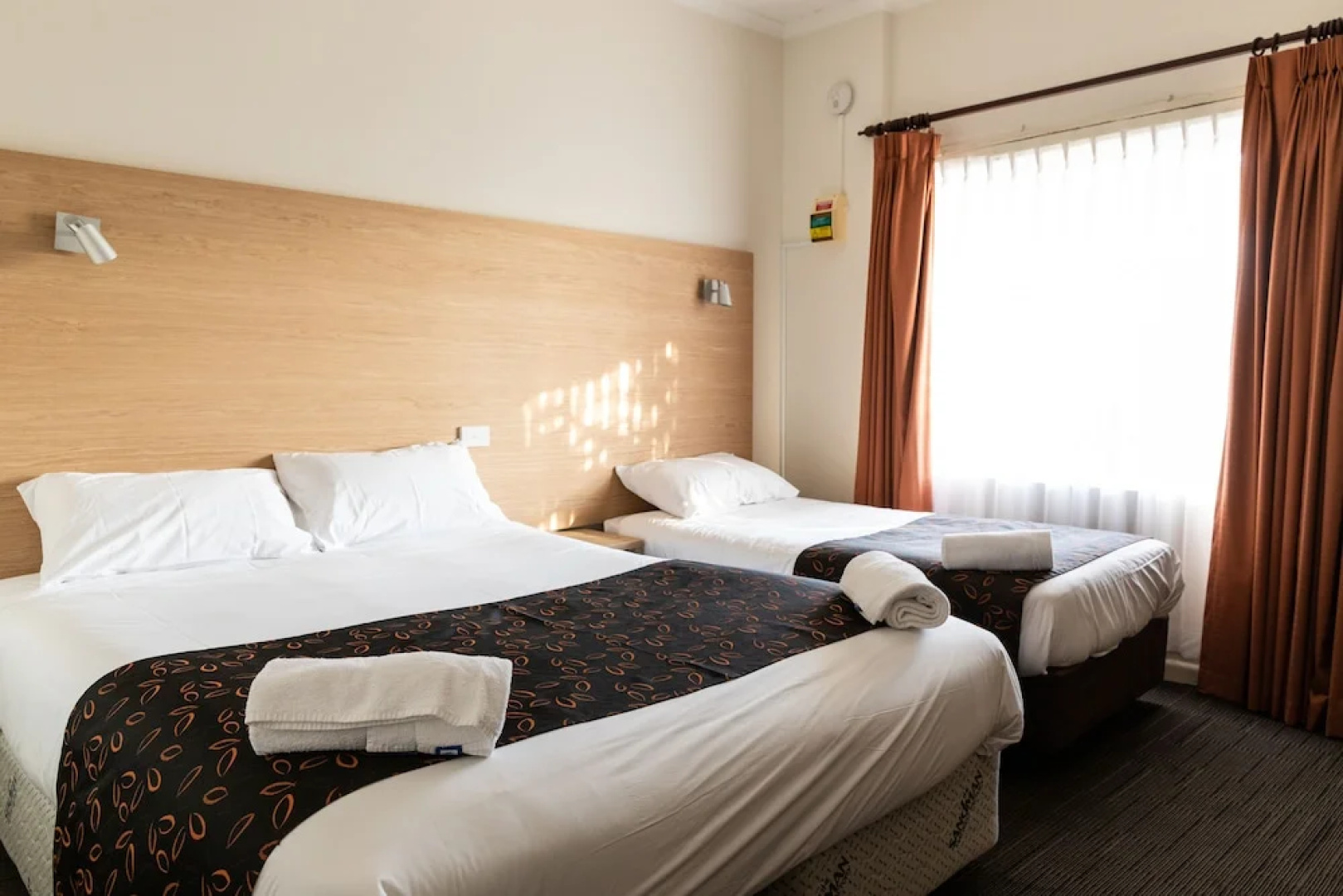 Sphinx Hotel Motel