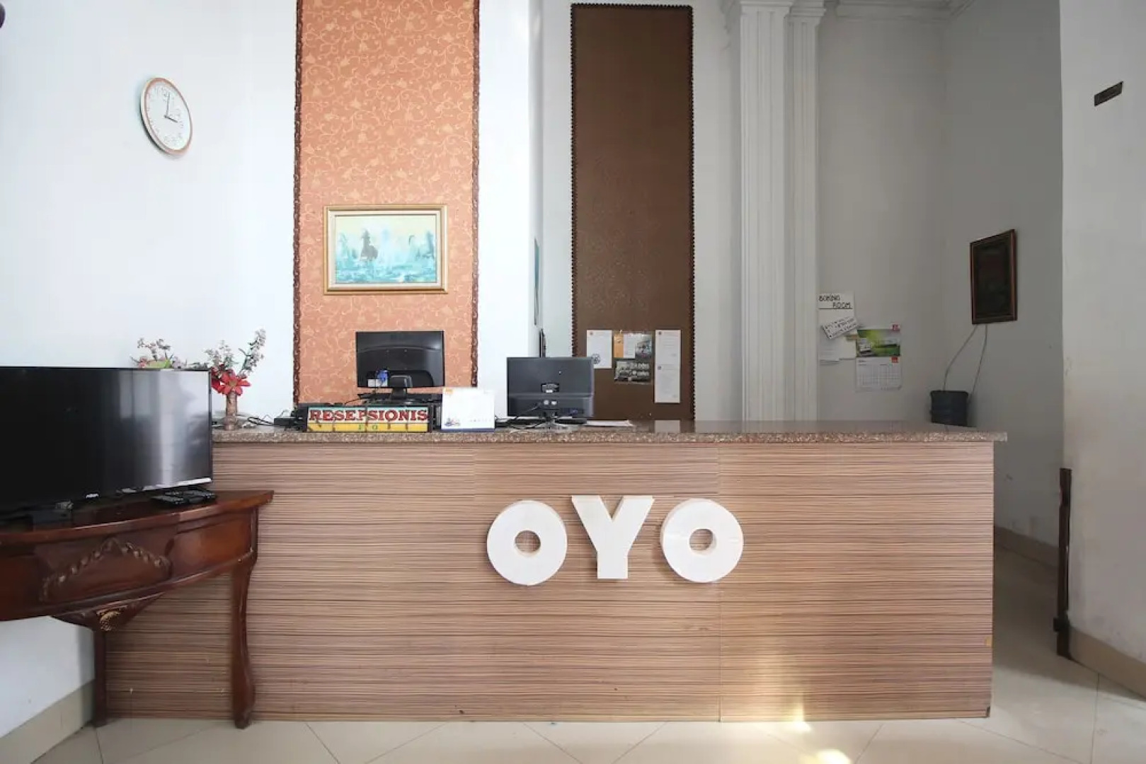 Hotel Lee by OYO Rooms