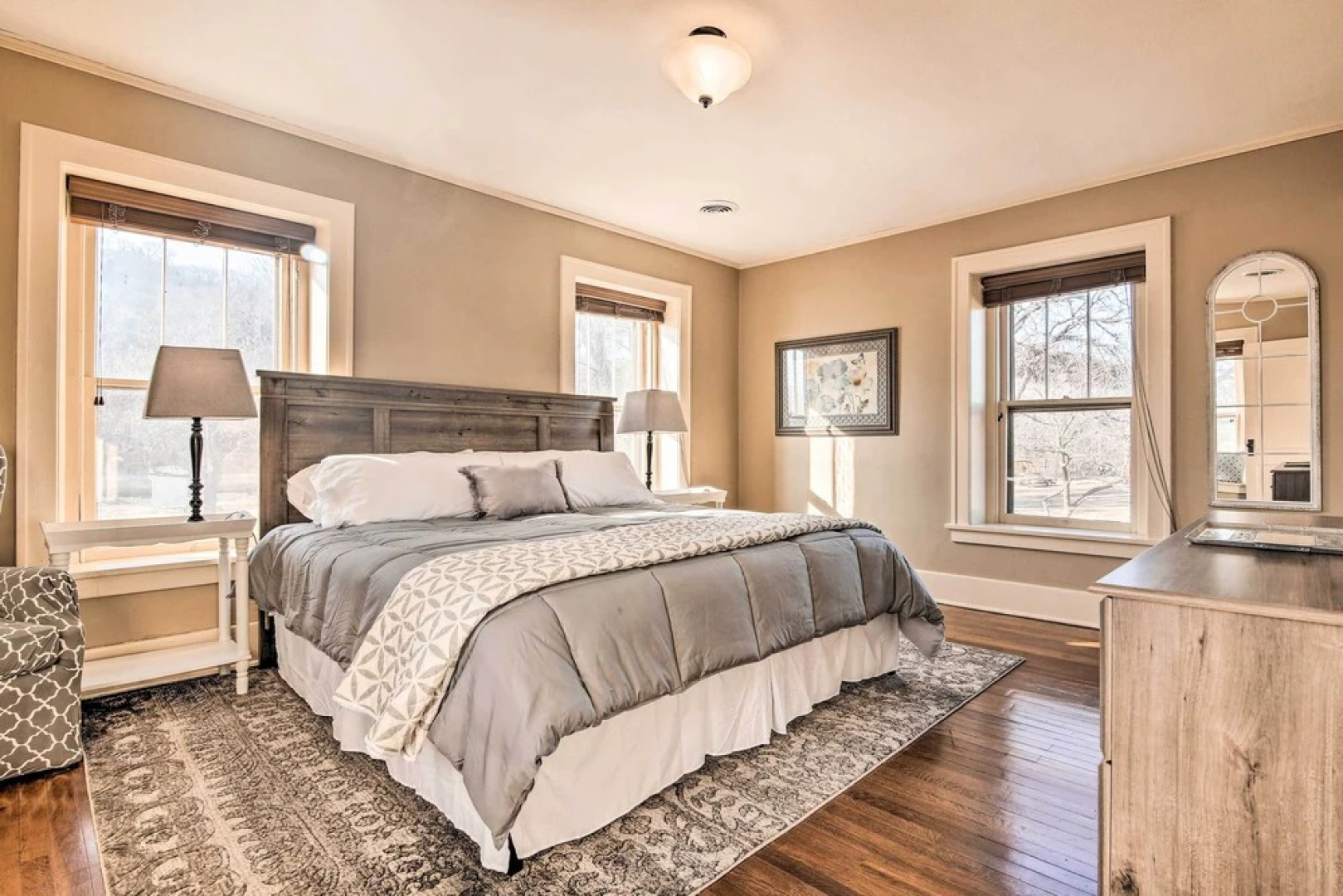 Pet-friendly Home: Grill & Fire Pit in Manhattan