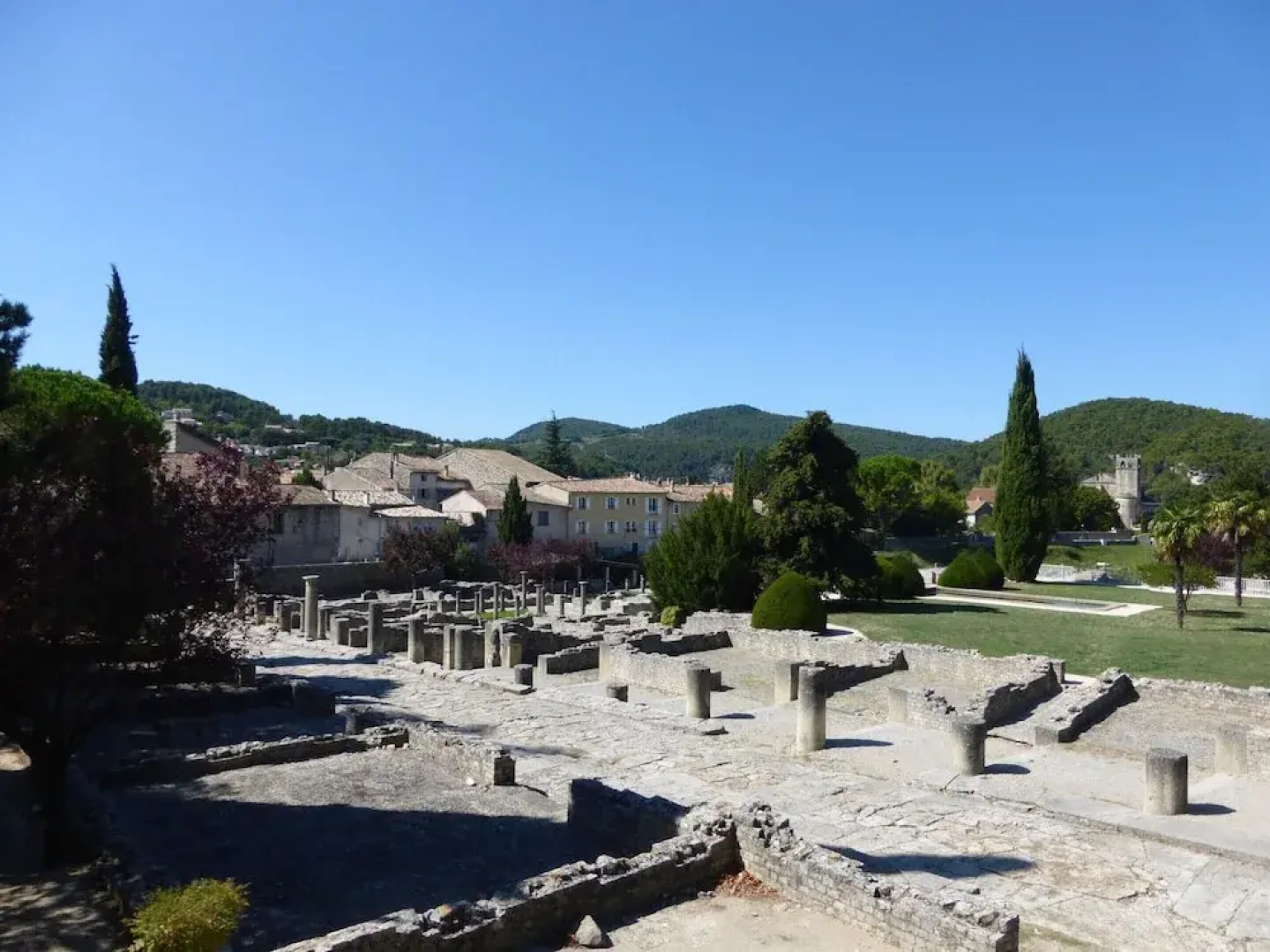 House in Vaison-la-romaine With Pool