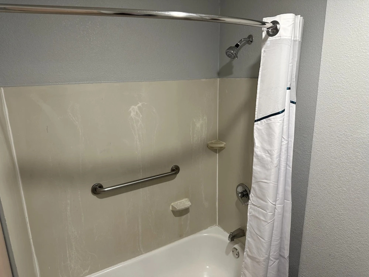 HomeTowne Studios by Red Roof Auburn Hills