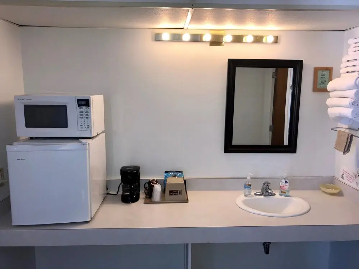 Budget Host Cloverland Motel