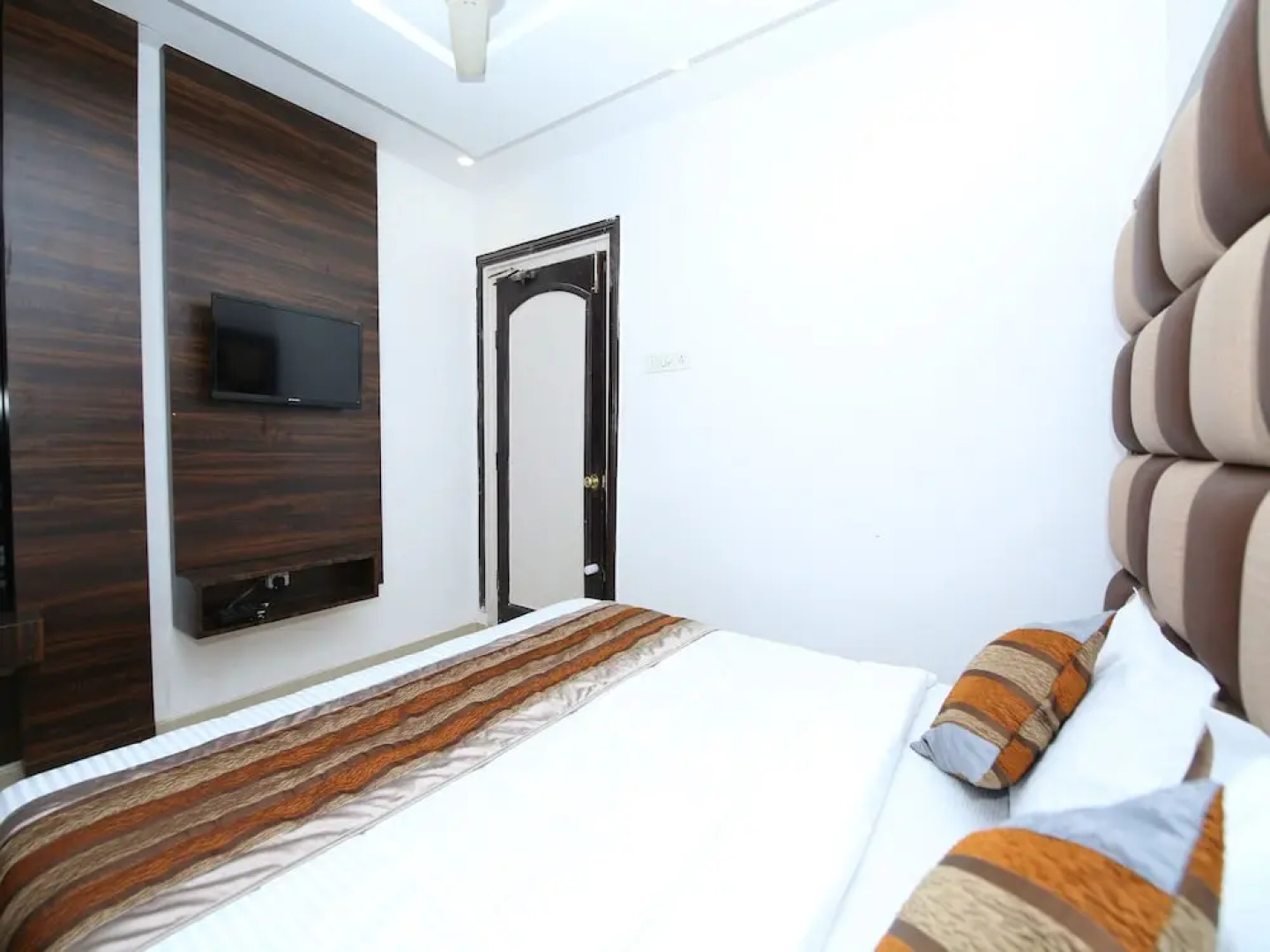 OYO 9857 Hotel Suryaa