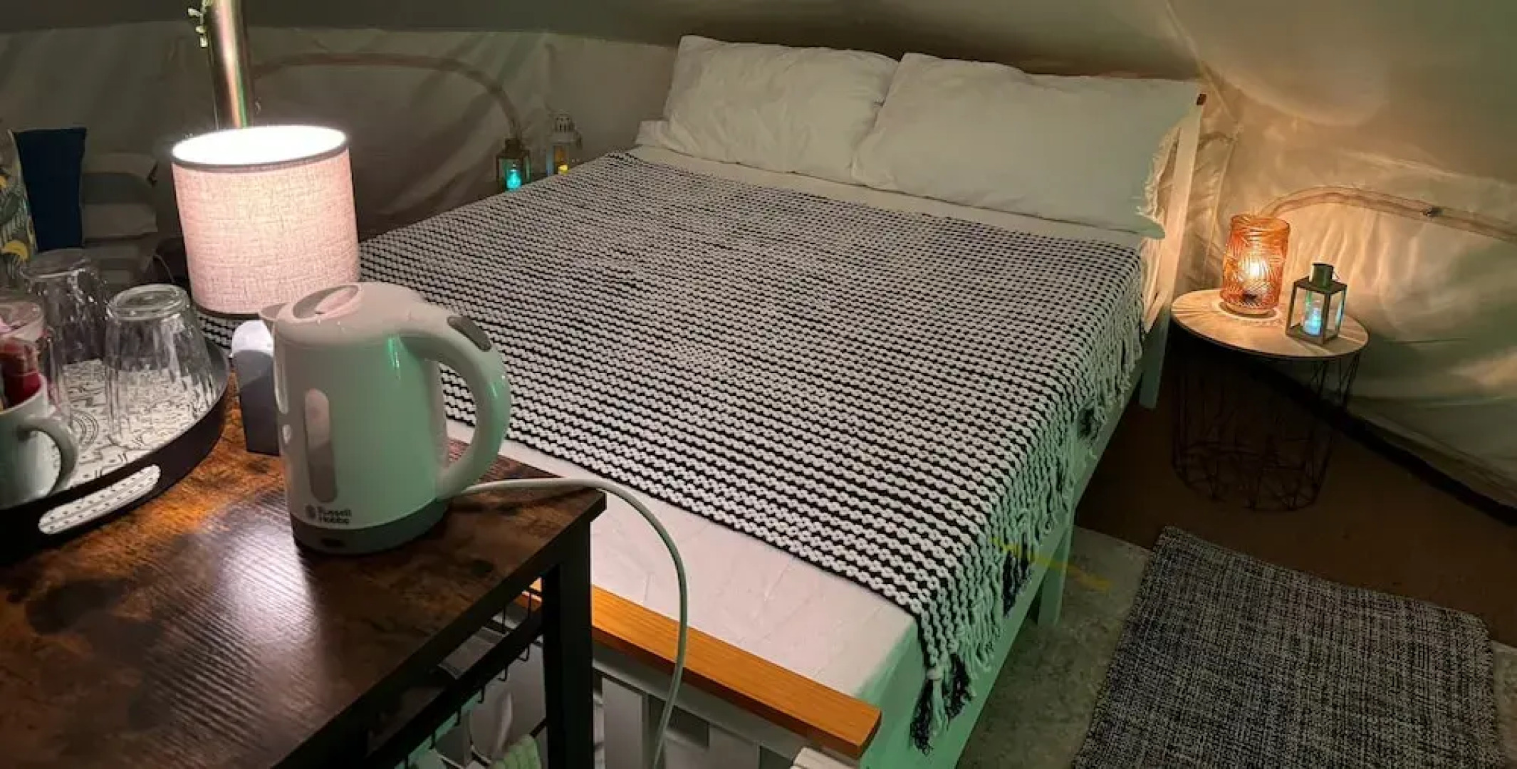 Spacious Bell Tent at Herigerbi Park, Lincolnshire