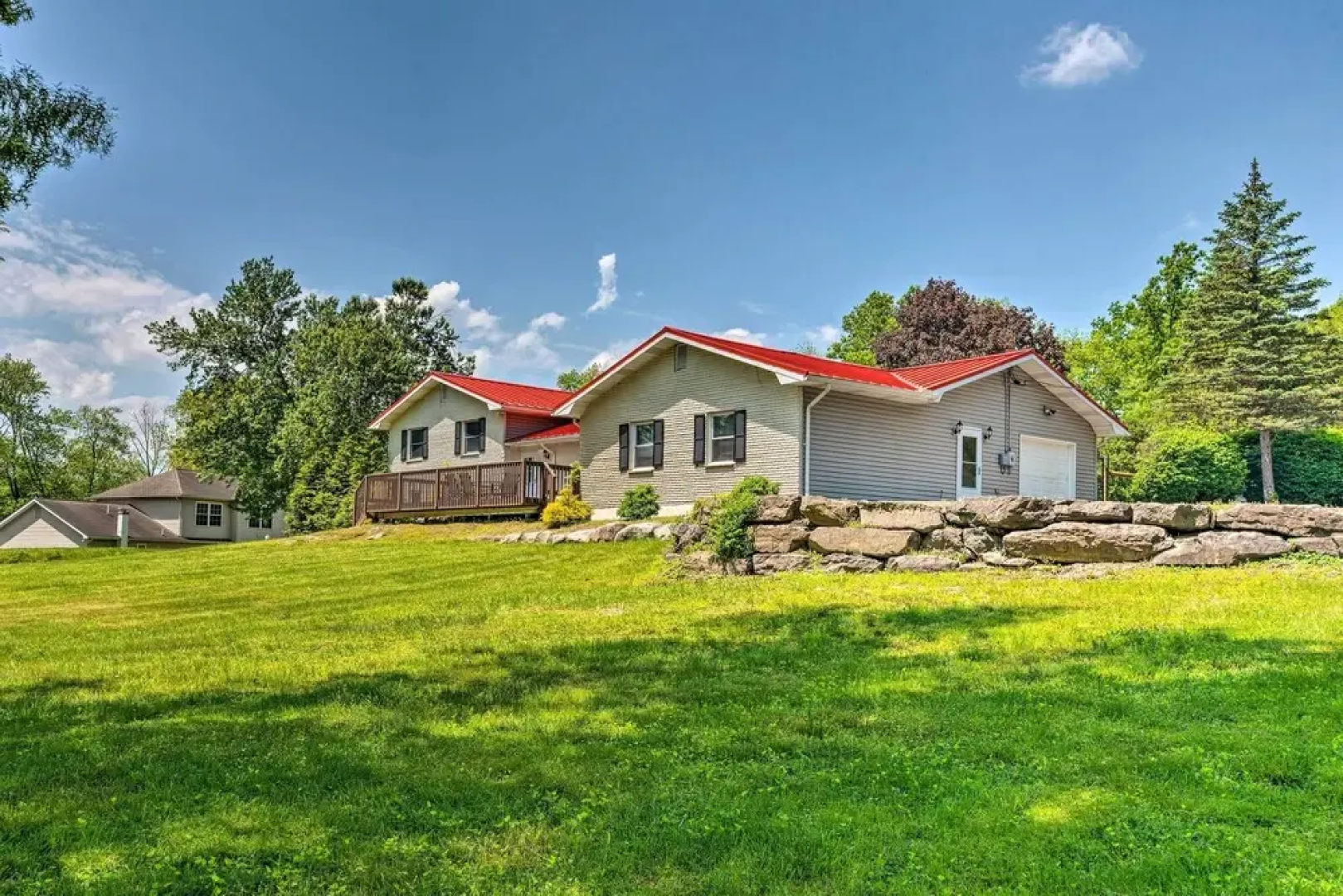East Stroudsburg Home w/ Fire Pit & Private Pond