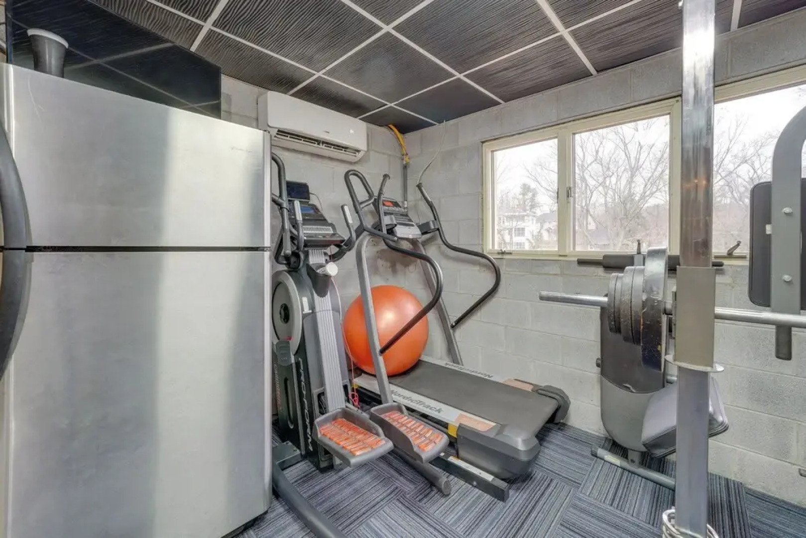 Beckley Studio w/ Private Hot Tub & Home Gym!