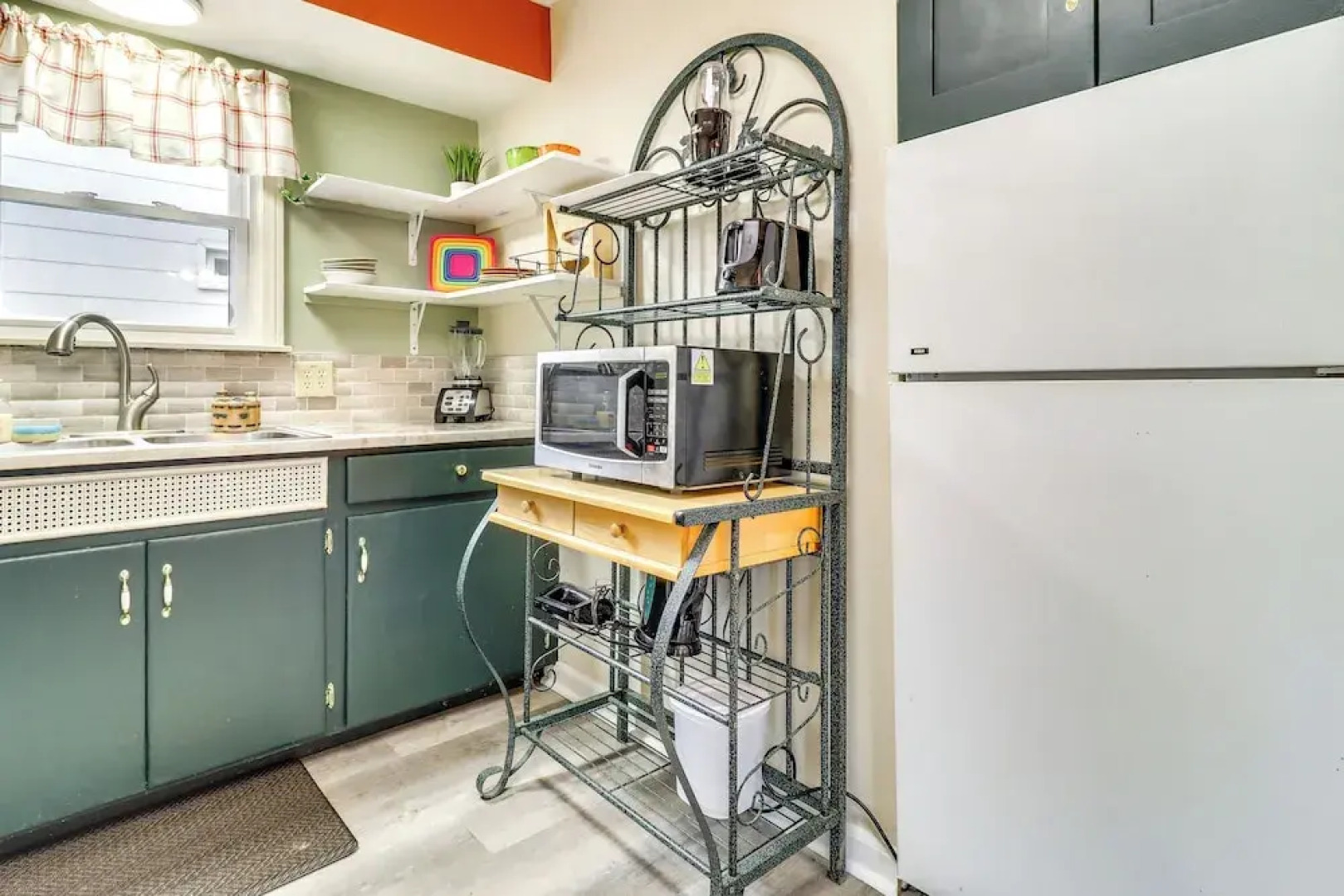 Walk to Adrian College: Family Home in Michigan