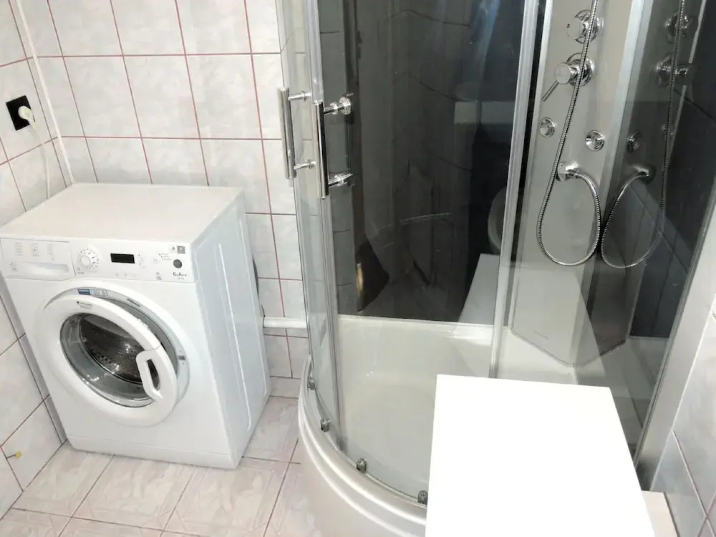 Large Holiday Apartment With a Garden in Stepnica