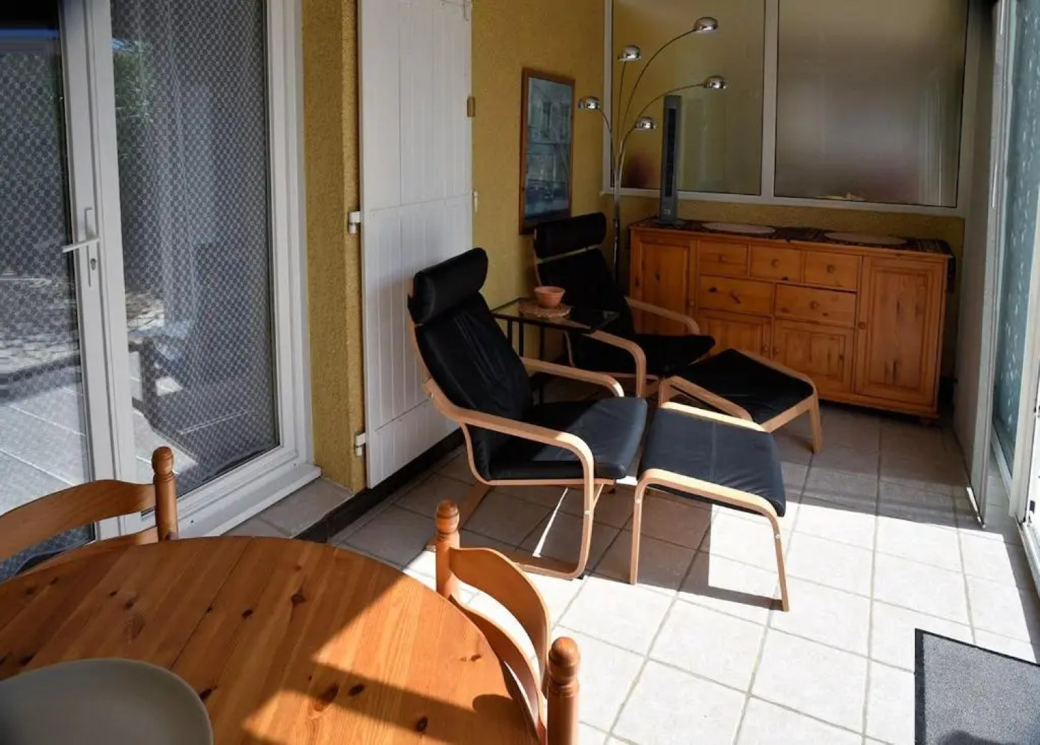 Belle villa 2 chambres terrasse sud parking privatif dans résidence sécurisée avec piscine commune 800 m de la mer LRCS61