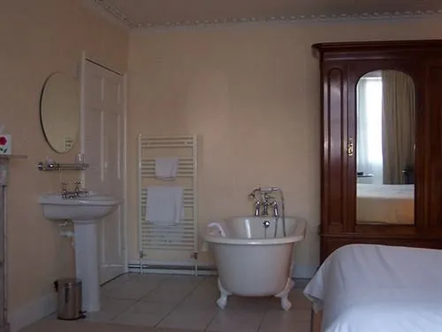 Rounceval House Hotel