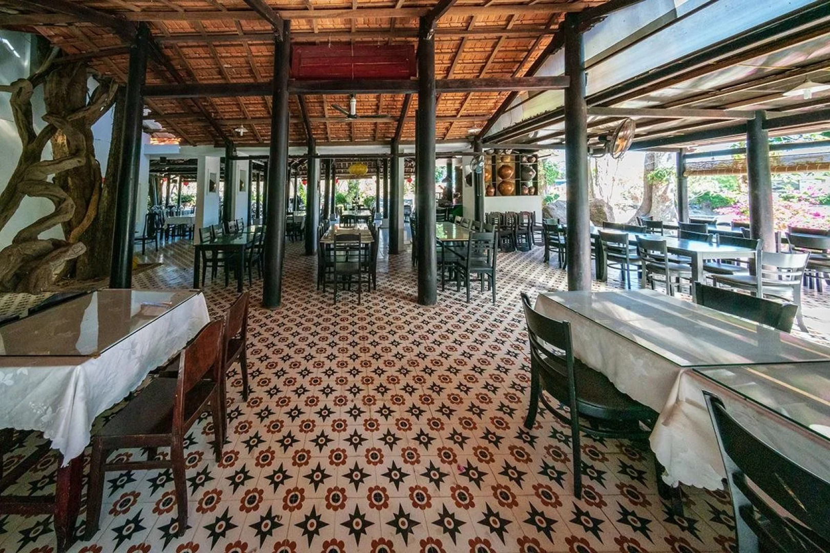 Ven Song Riverside Hotel