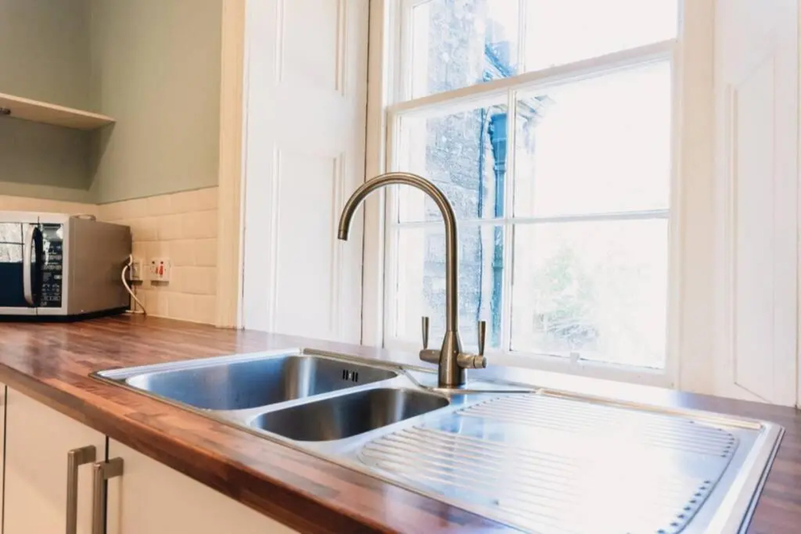 Wallace Apartment - A unique apartment in countryside park with WIFI and access to bar and pool