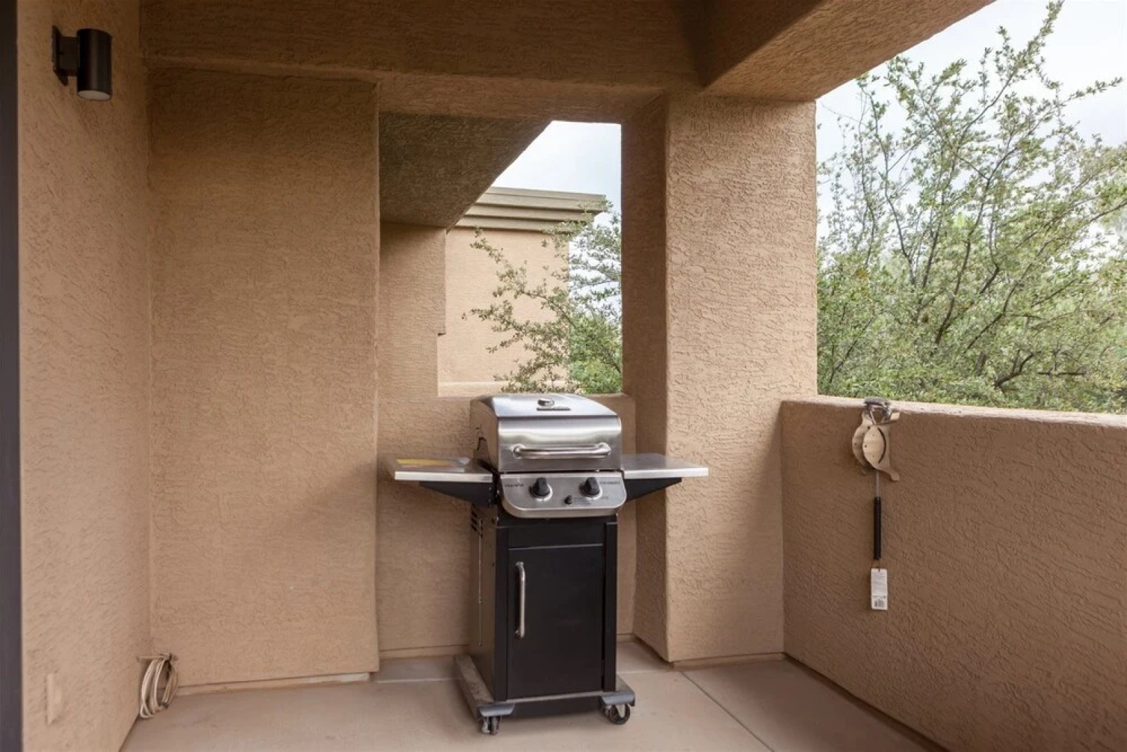 2BR Plus Ocotillo Townhome, Heated Pool, Spa, Gym