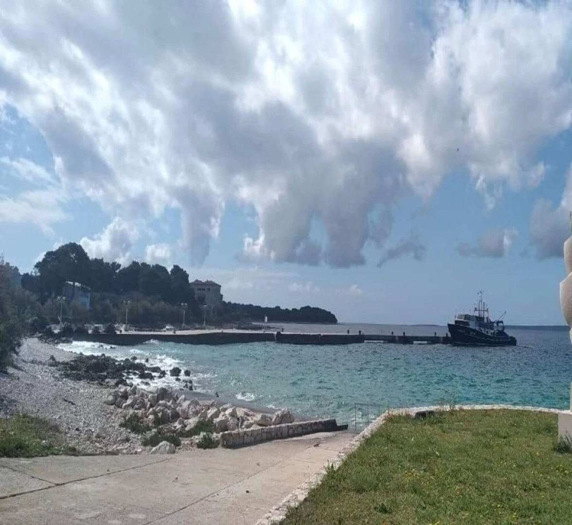 Rustic Cottage in Silba With Garden