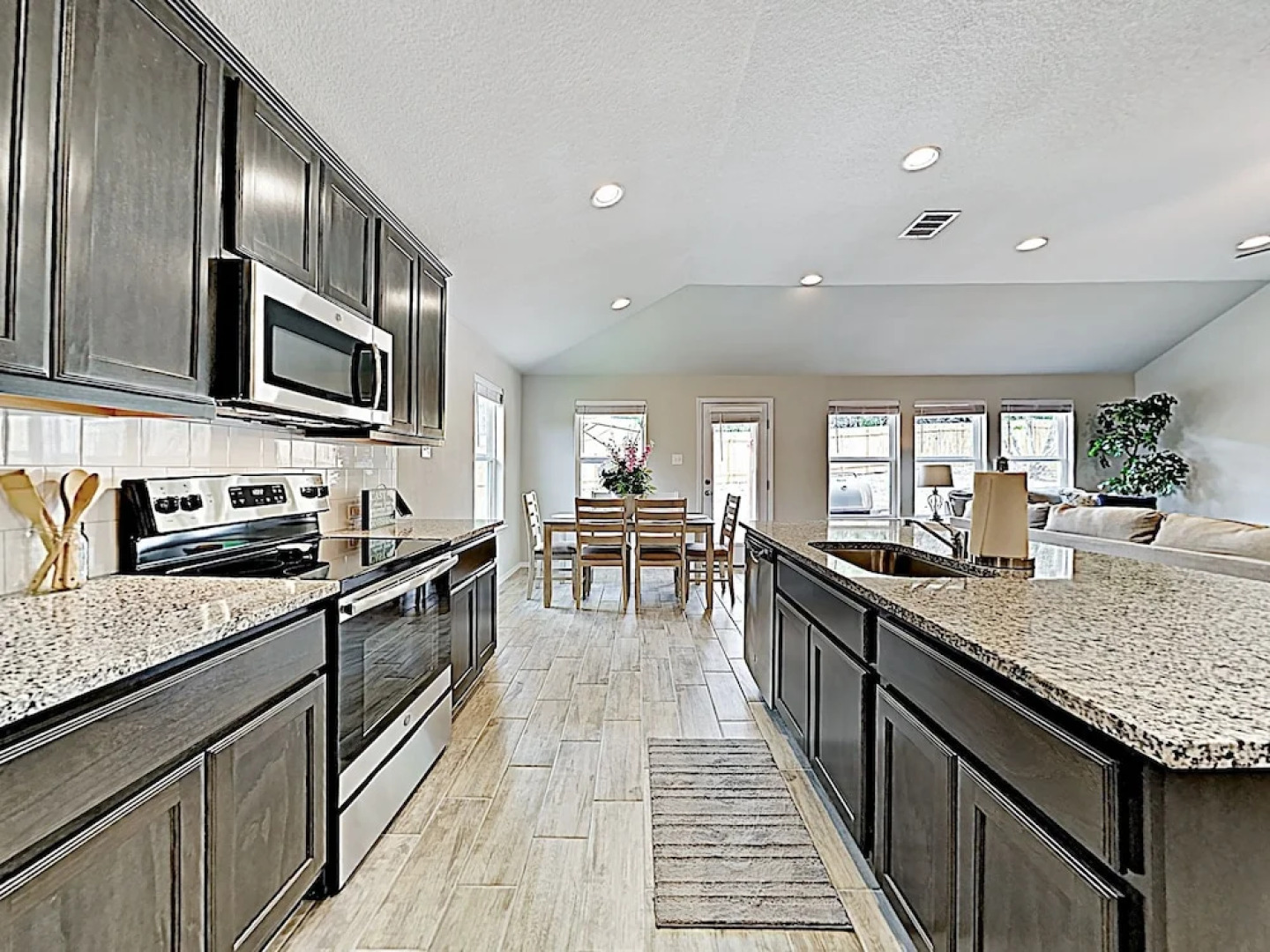 New Listing! Brand-new Hideaway Near Lakeside Fun 4 Bedroom Home