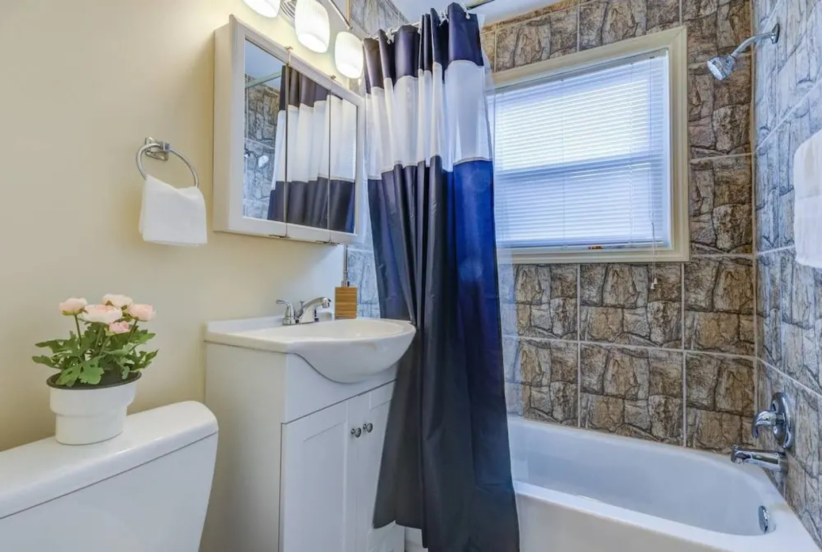 Modern Townhouse w/ Pool Table by Cozysuites