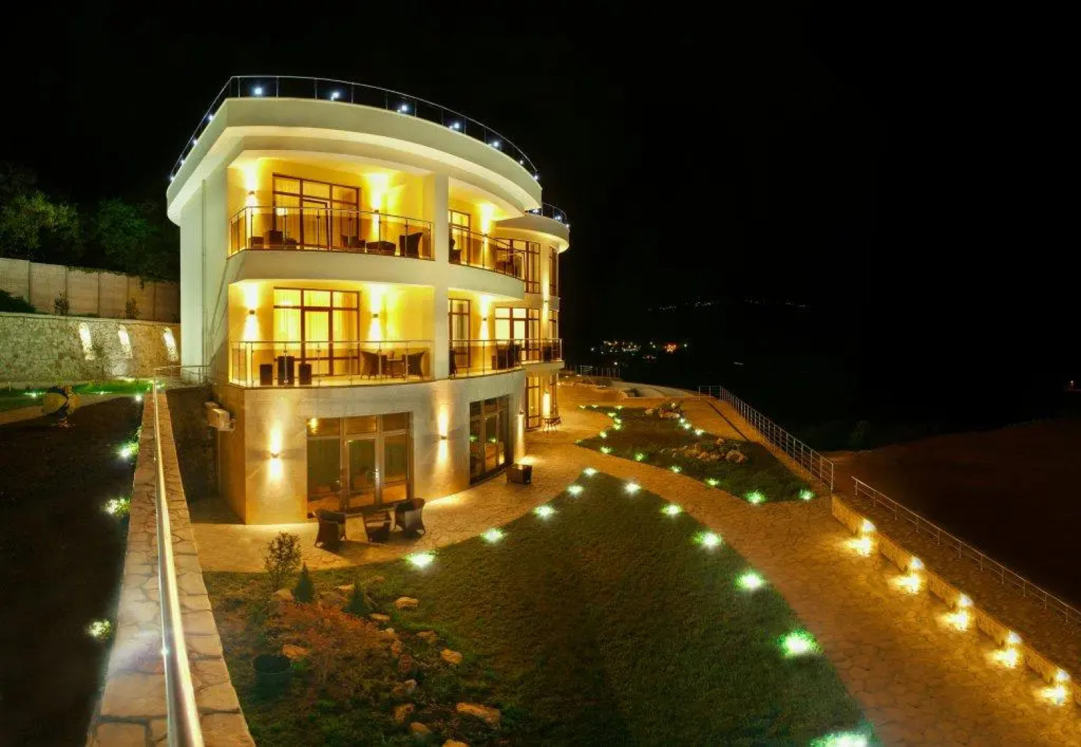 Отель Мирный