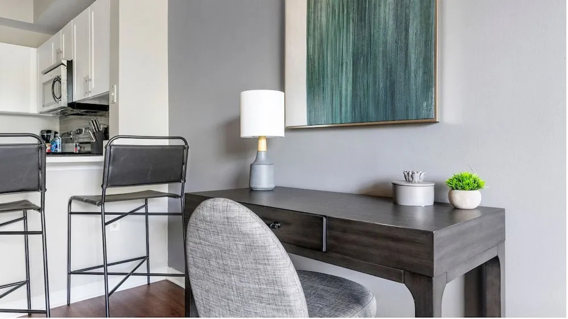 Contemporary 1br, In Unit Washer/dryer, Free Parking With All Amenities! 1 Bedroom Apts