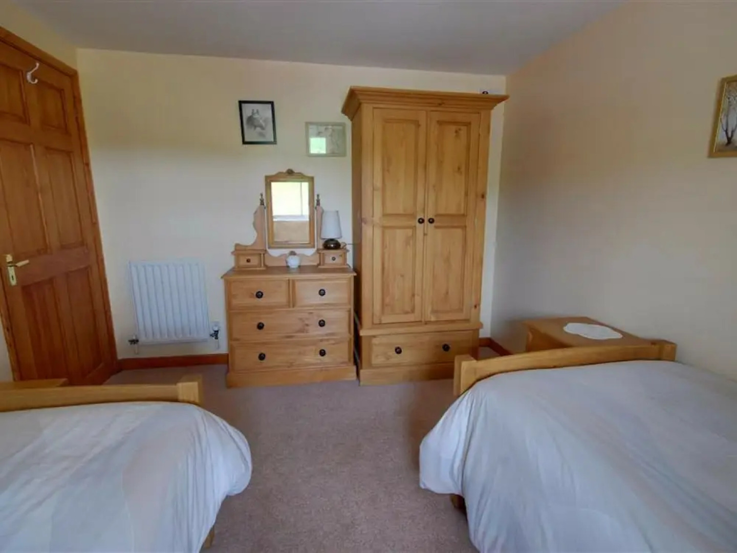 Pleasant holiday home in South Molton with Garden