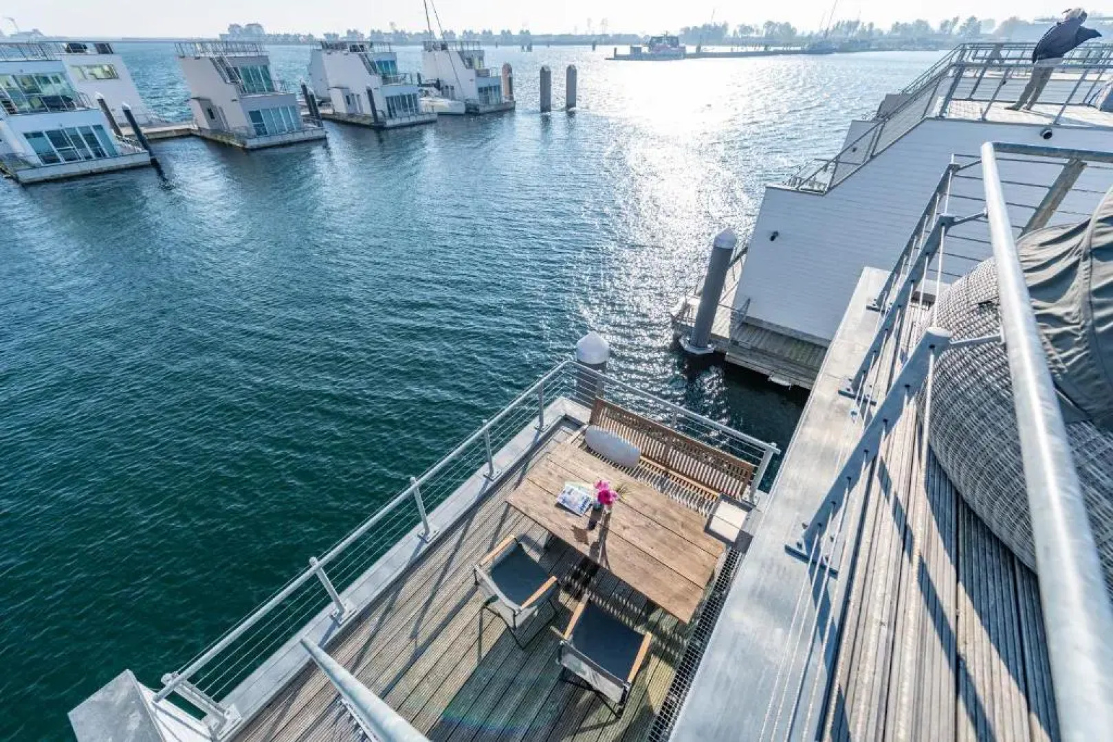 Schwimmendes Haus 10 Grad Ost