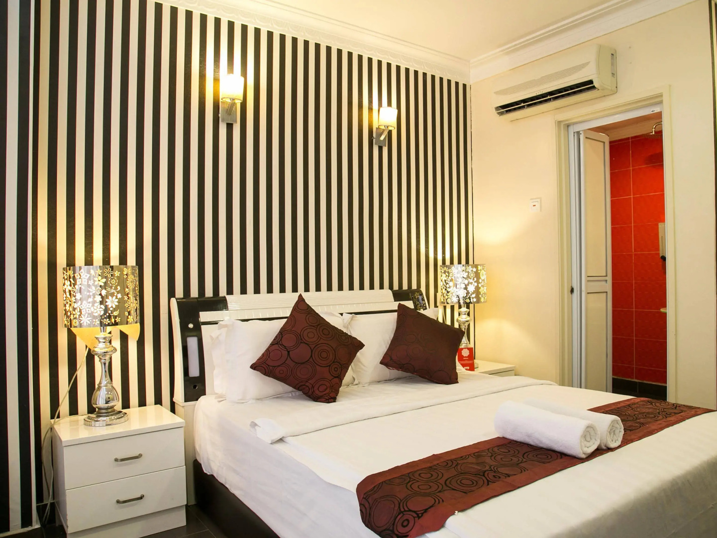 OYO 165 Hotel De Art 1