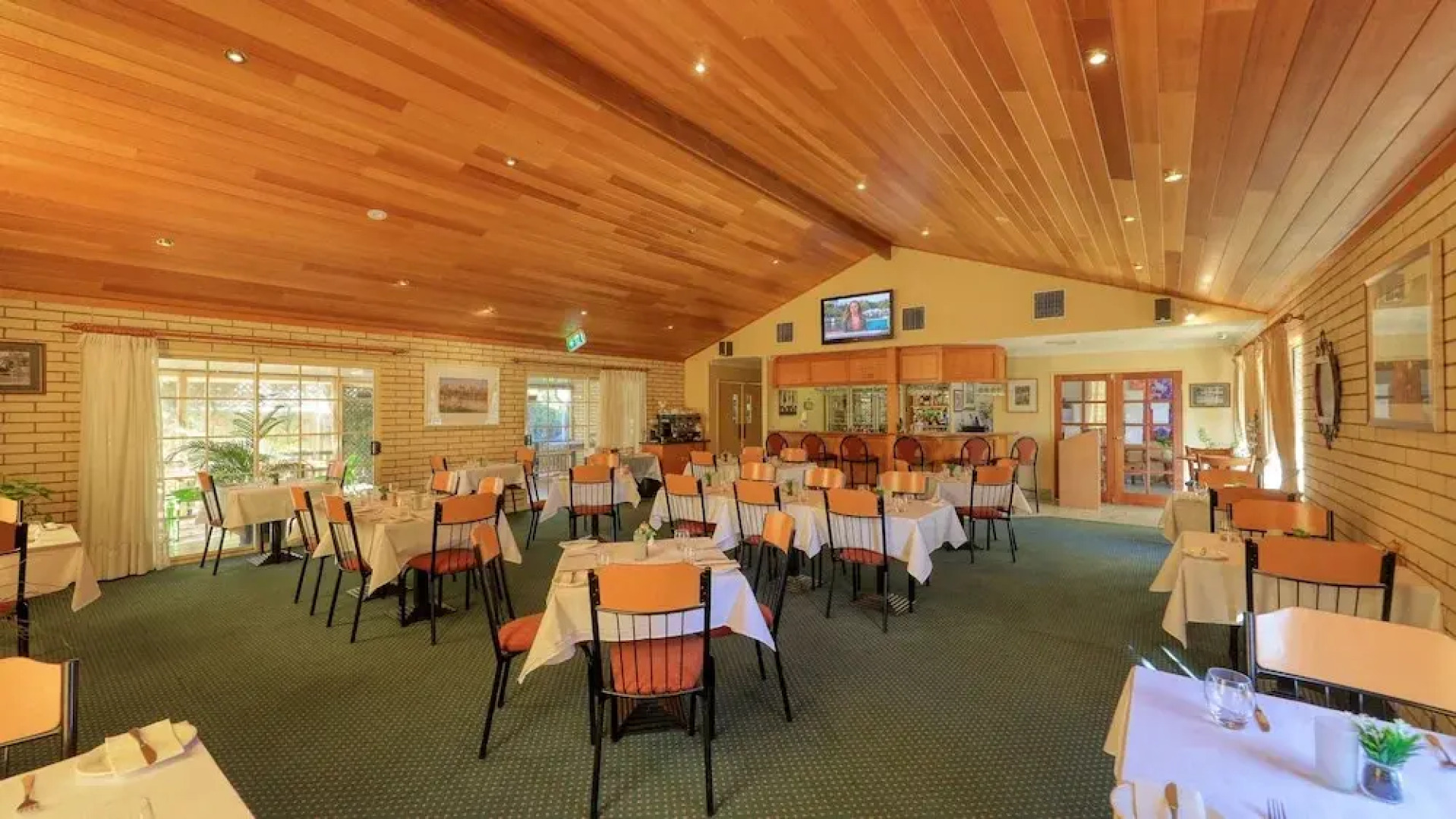 Riverland Motor Inn & River's Restaurant