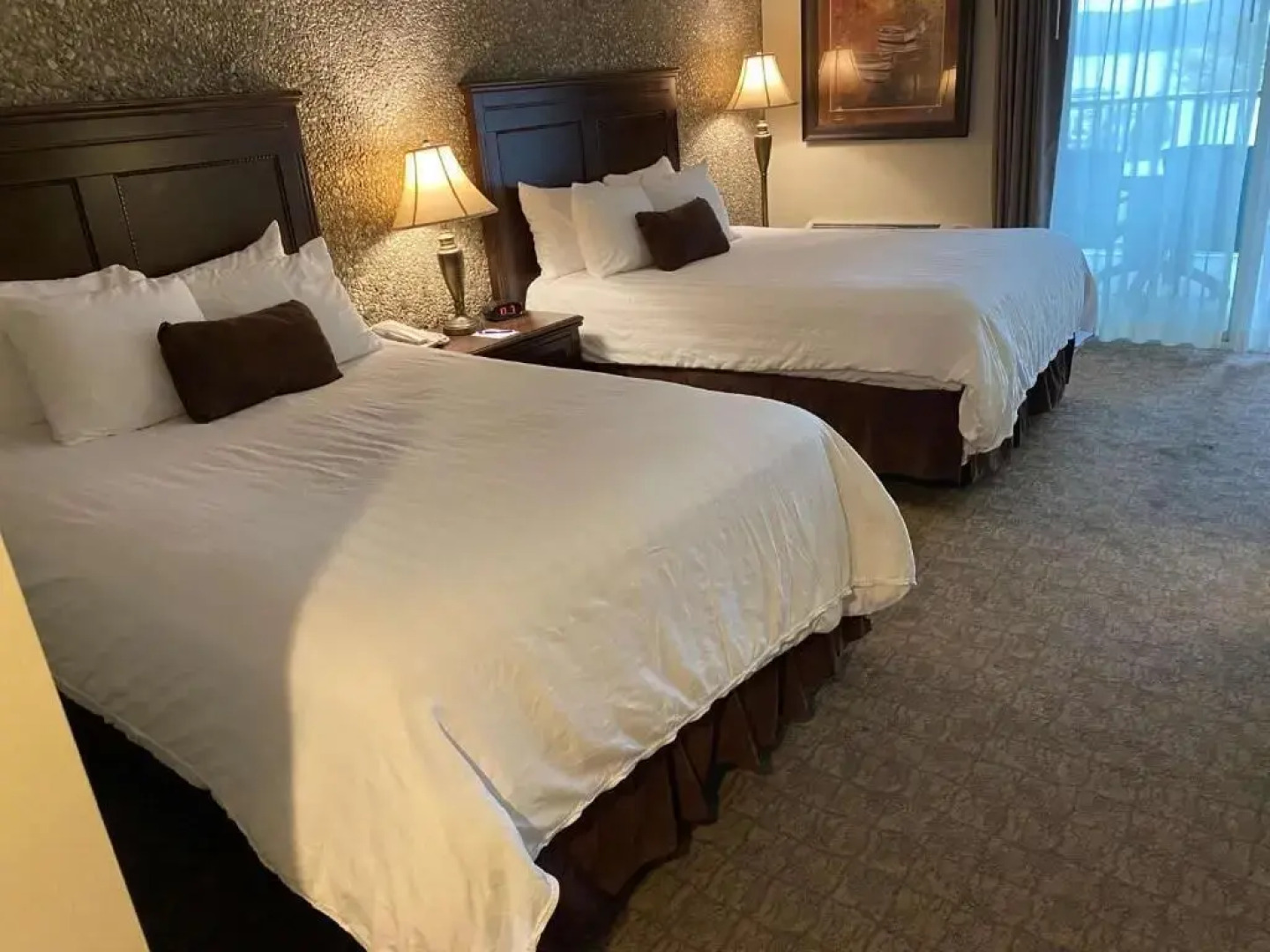 Fourwinds Lakeside Inn & Marina