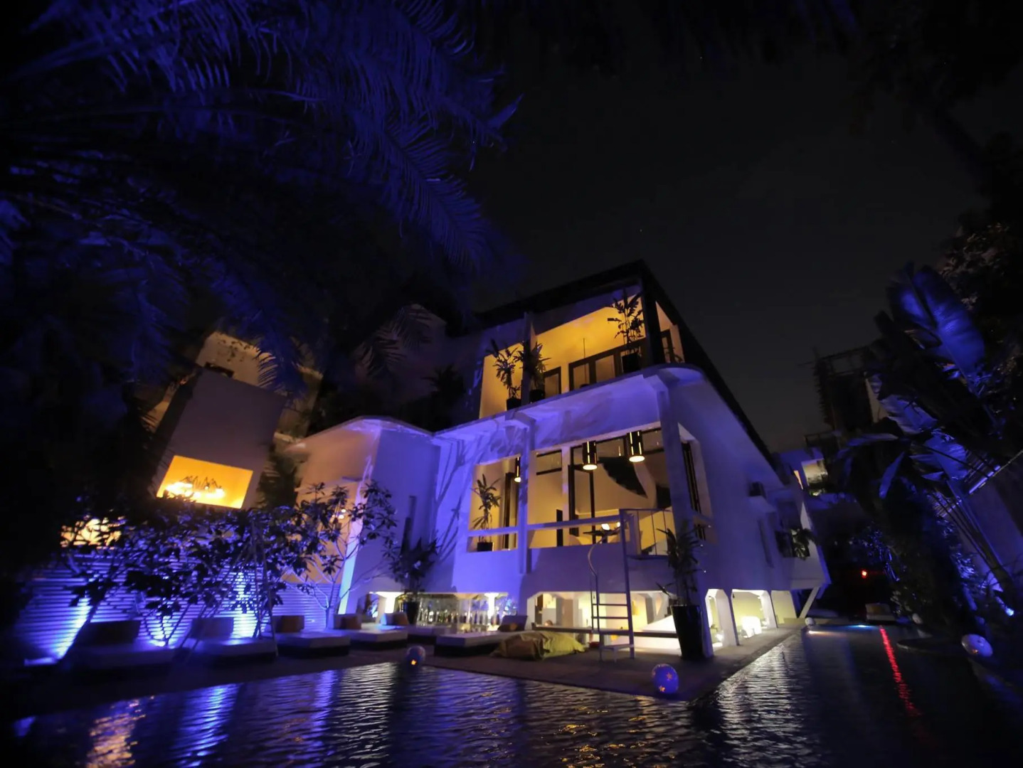 Arthur&Paul - Caters to Men