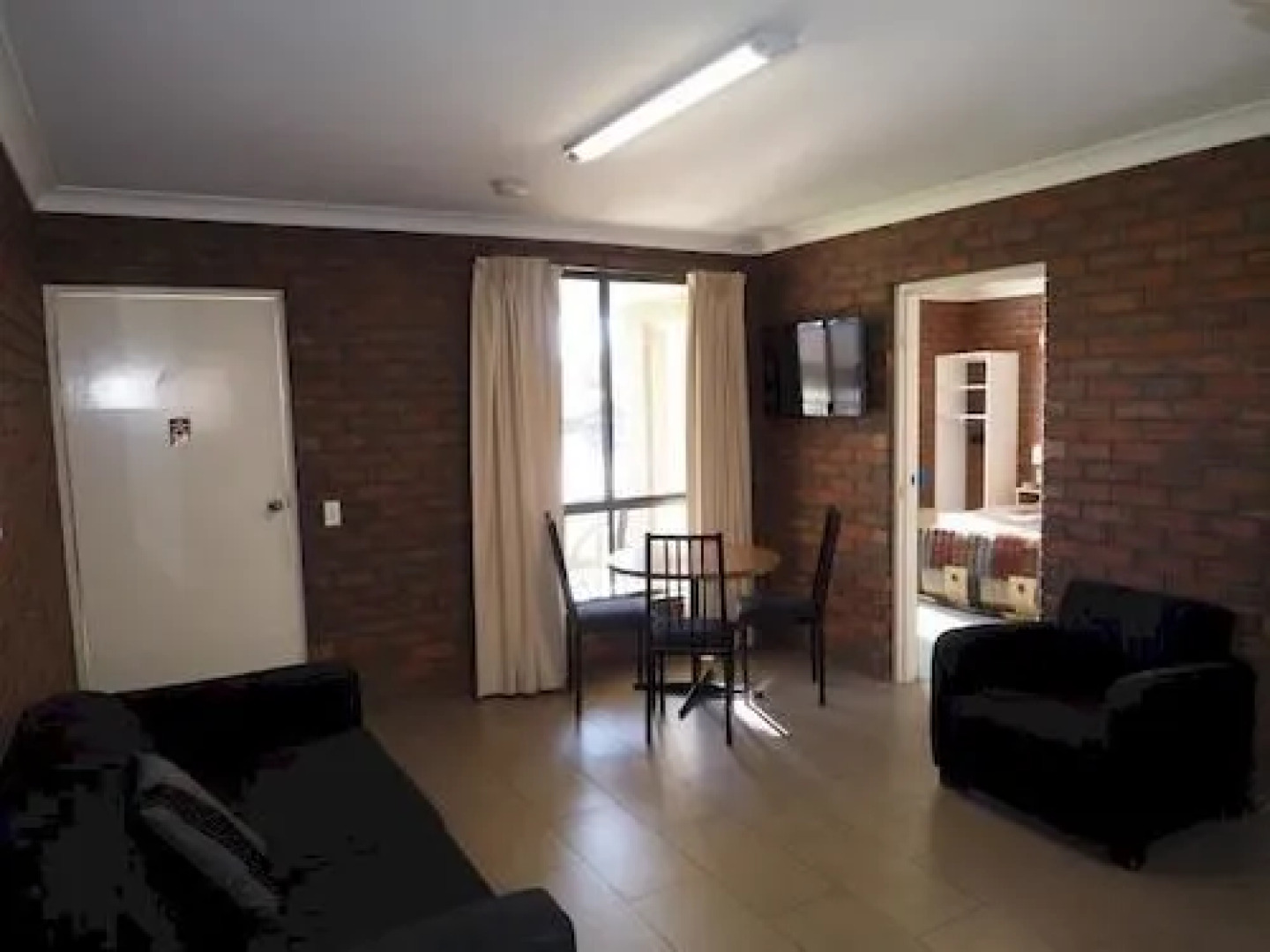 Jacaranda Motel & Holiday Units