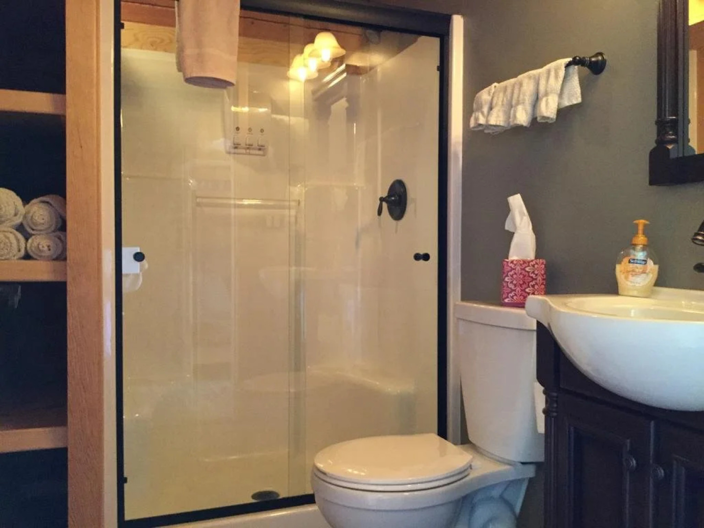 Renfro's Lakeside Retreat - Cabin's and R.V. Park