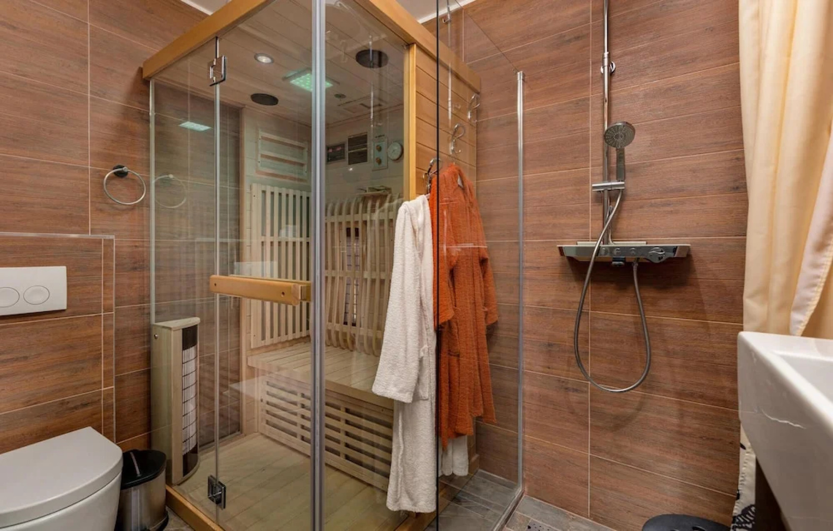 Awesome Home in Vantacici With Jacuzzi, Sauna and Wifi