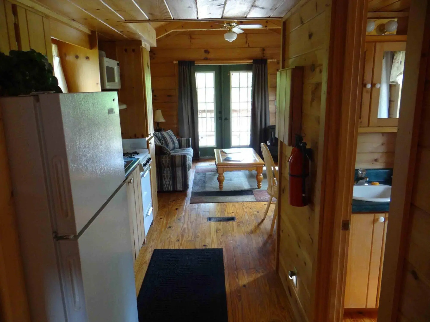 Engadine Inn & Cabins