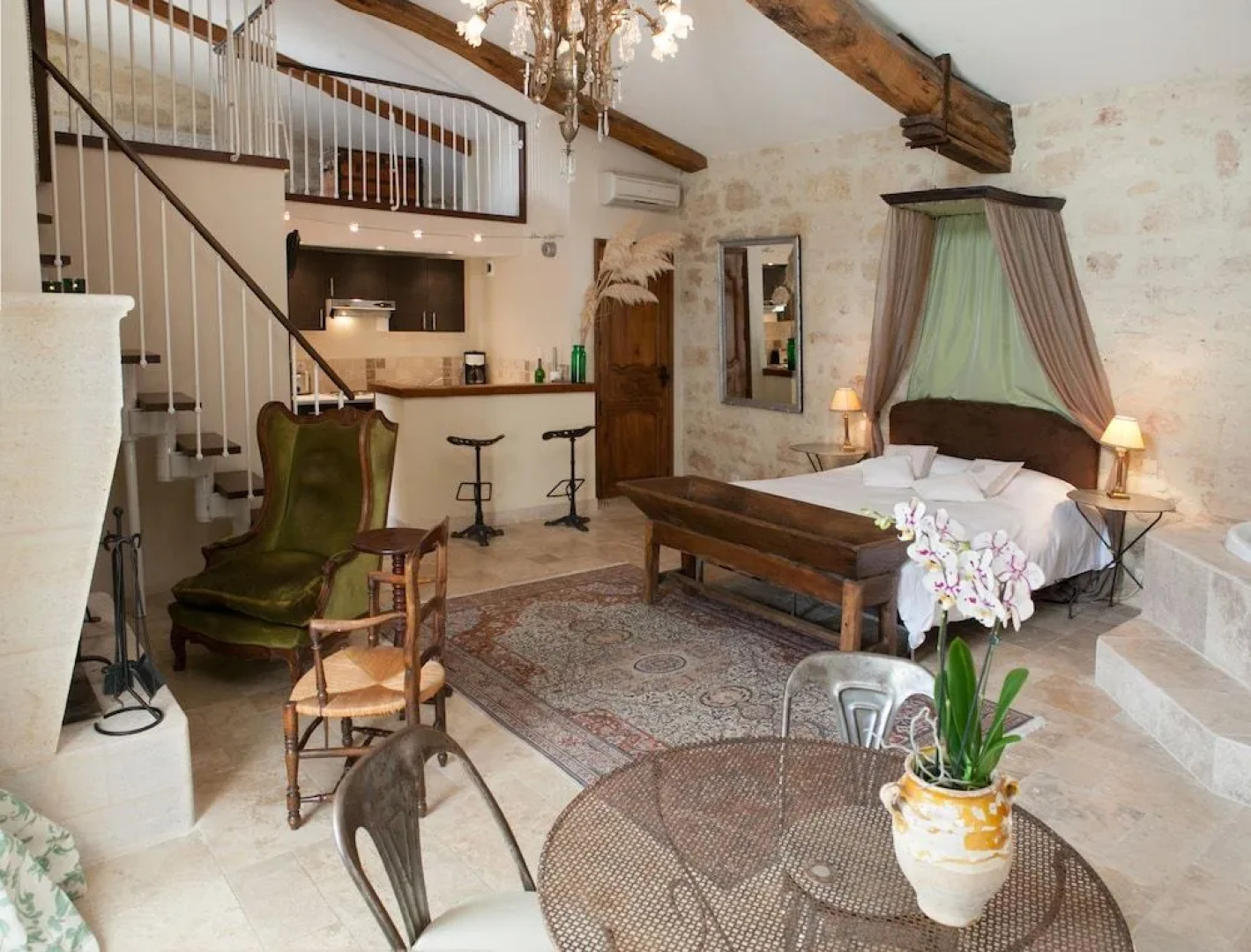 Château Latour Segur Suites & Spa