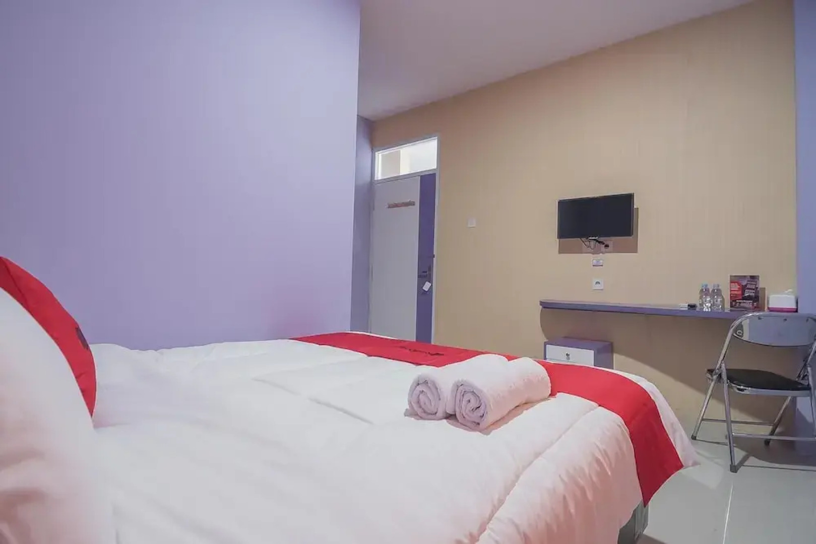 RedDoorz @ Gatot Subroto Street Bandung 2