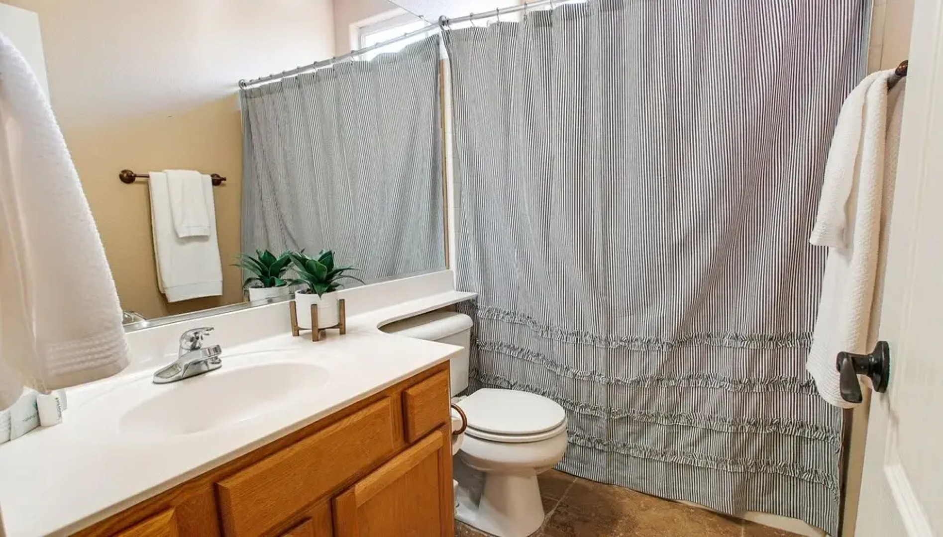 120th Avondale 3 Bedroom Home by RedAwning