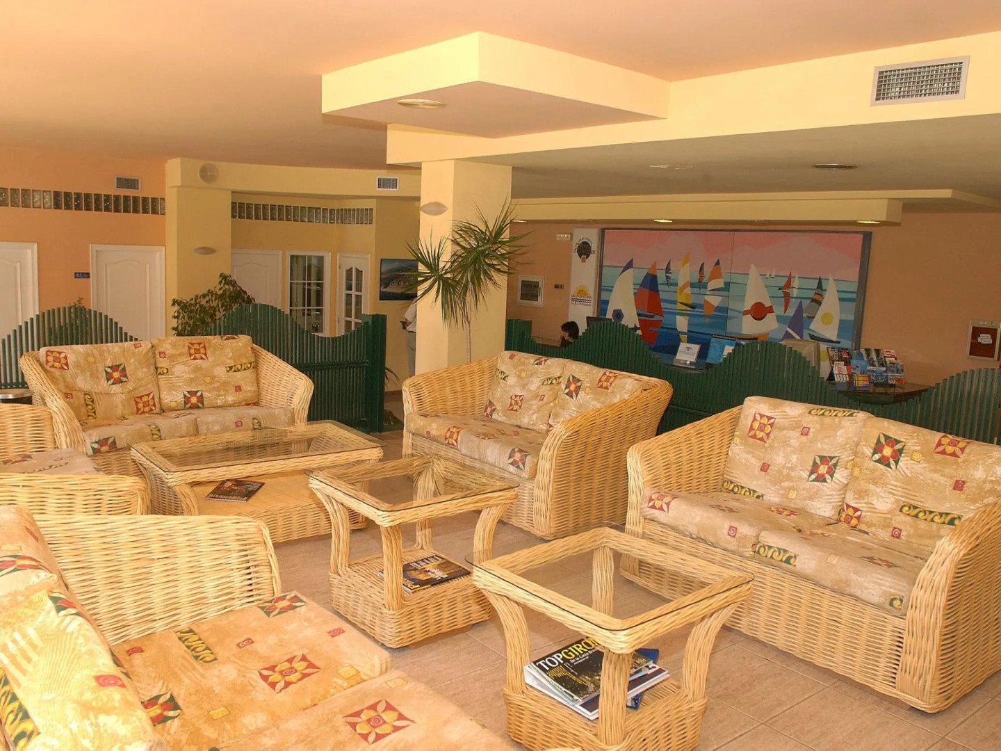 Cozy Apartment in Empuriabrava With Swimming Pool