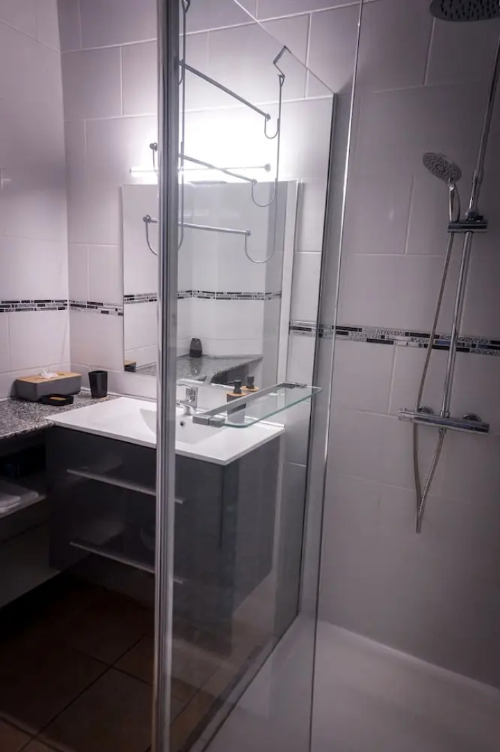 Charmant F2 Trois Bassins