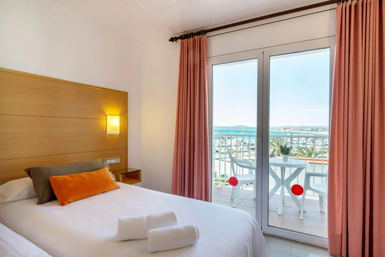 Hotel & Diving les Illes