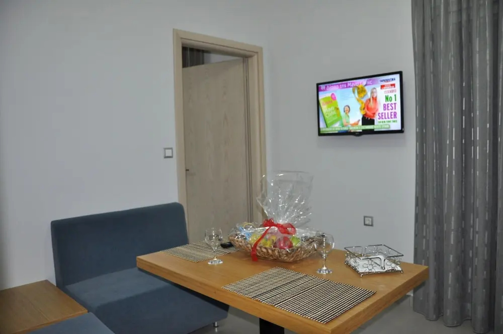 Daniel Apartments & Suites