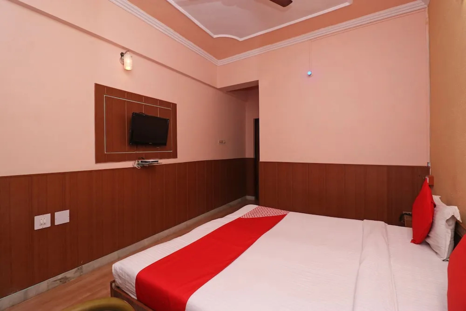 OYO 28631 Hotel Parbati International