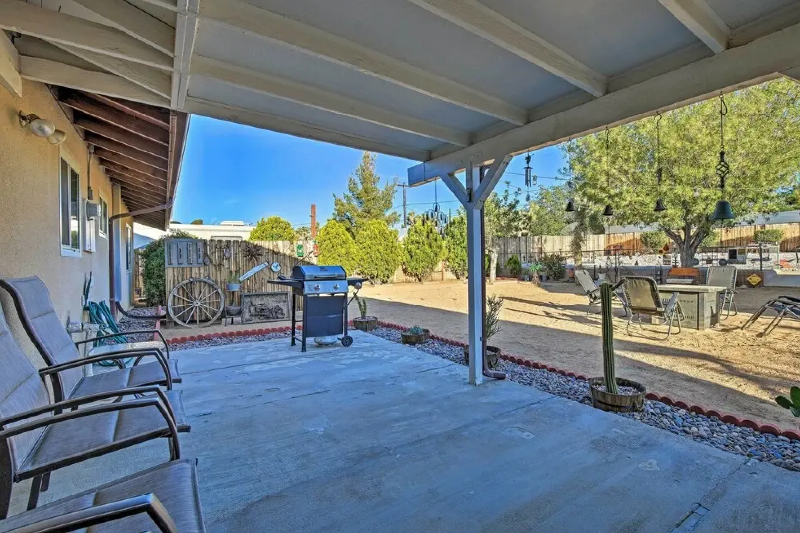 Charming Home, 8 Mi to Joshua Tree Natl Park