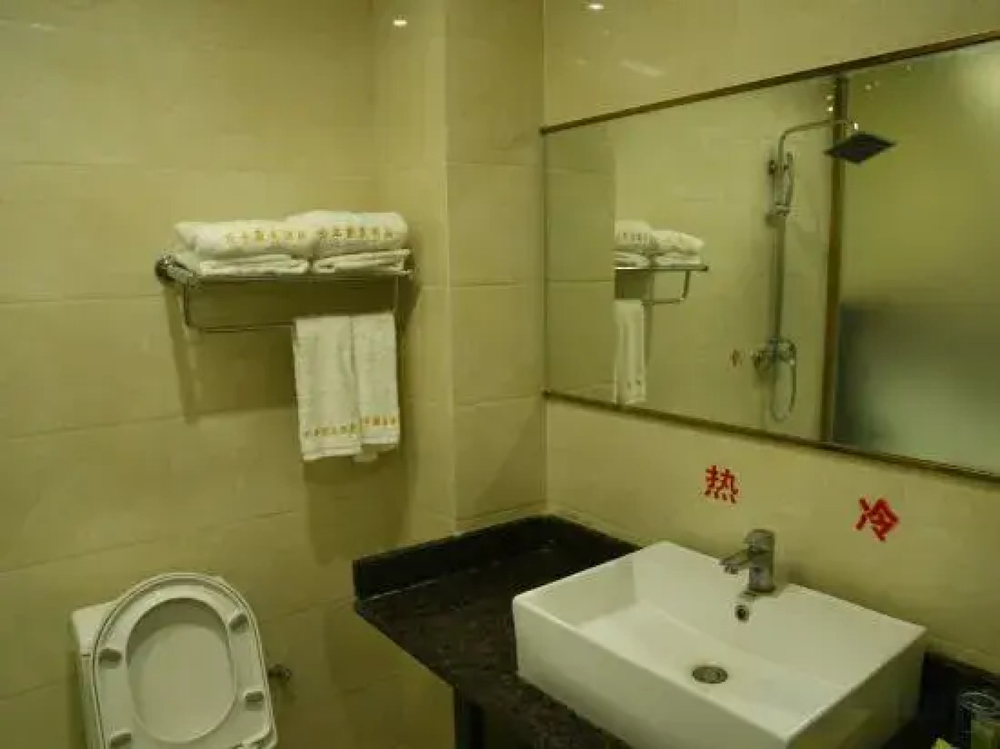 Daocheng Jingyang Hotel