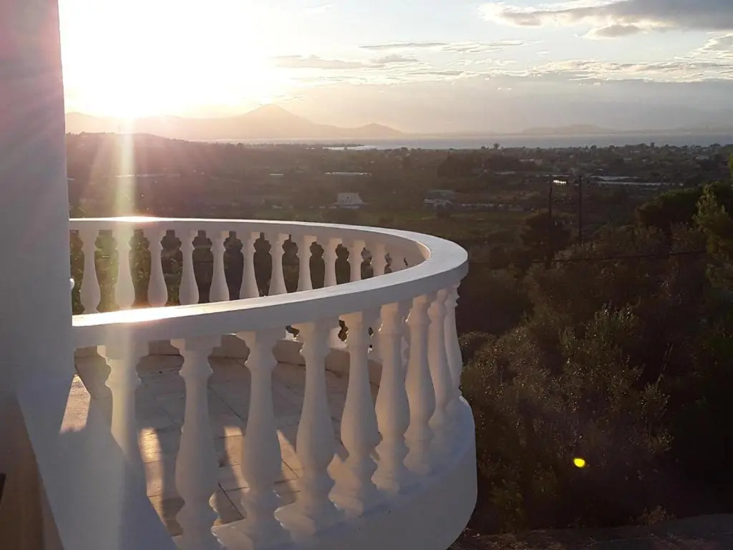 Heavenly Views-1 Maisonette with Unique Architecture close to the Beach