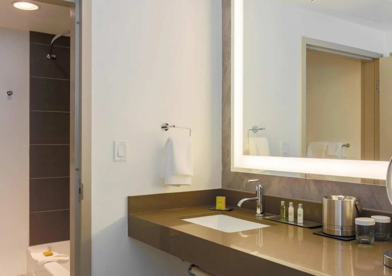 DoubleTree Suites by Hilton Hotel Sacramento - Rancho Cordova