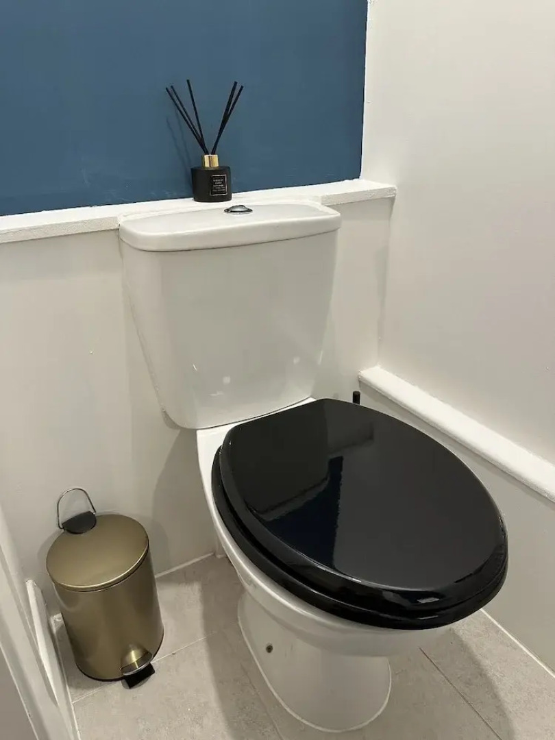 Bramblemead 5 bed House in Manchester Leigh