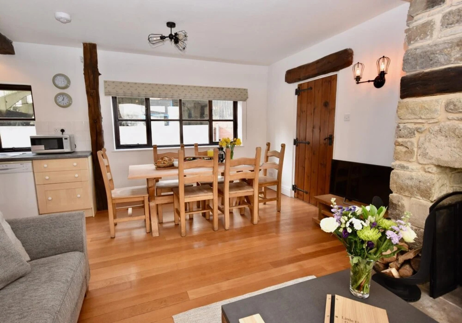 Tithe is a Stunning Barn Conversion Close to Ryde Sleeps 6