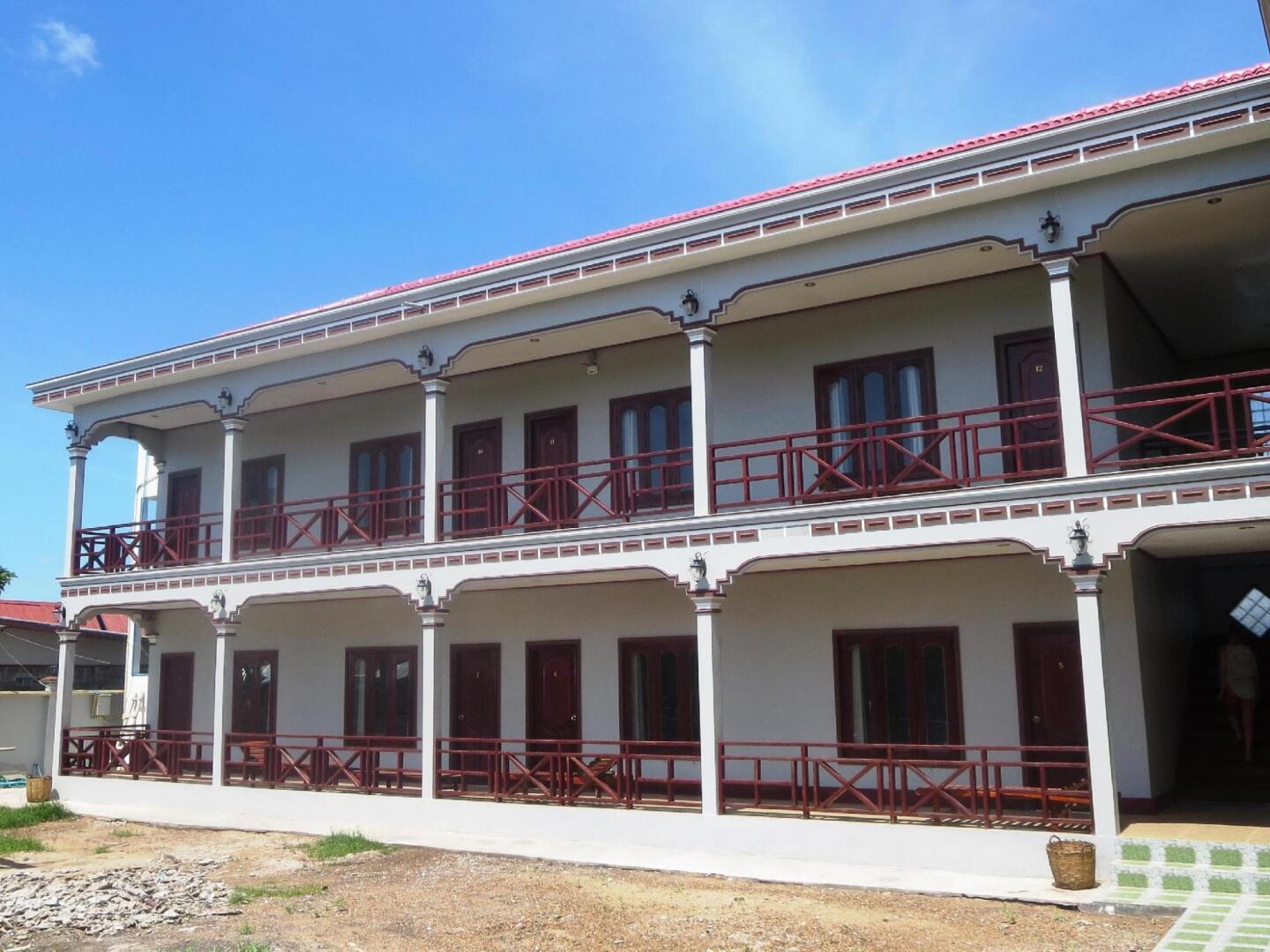 Mama Leurth Sunset Guesthouse