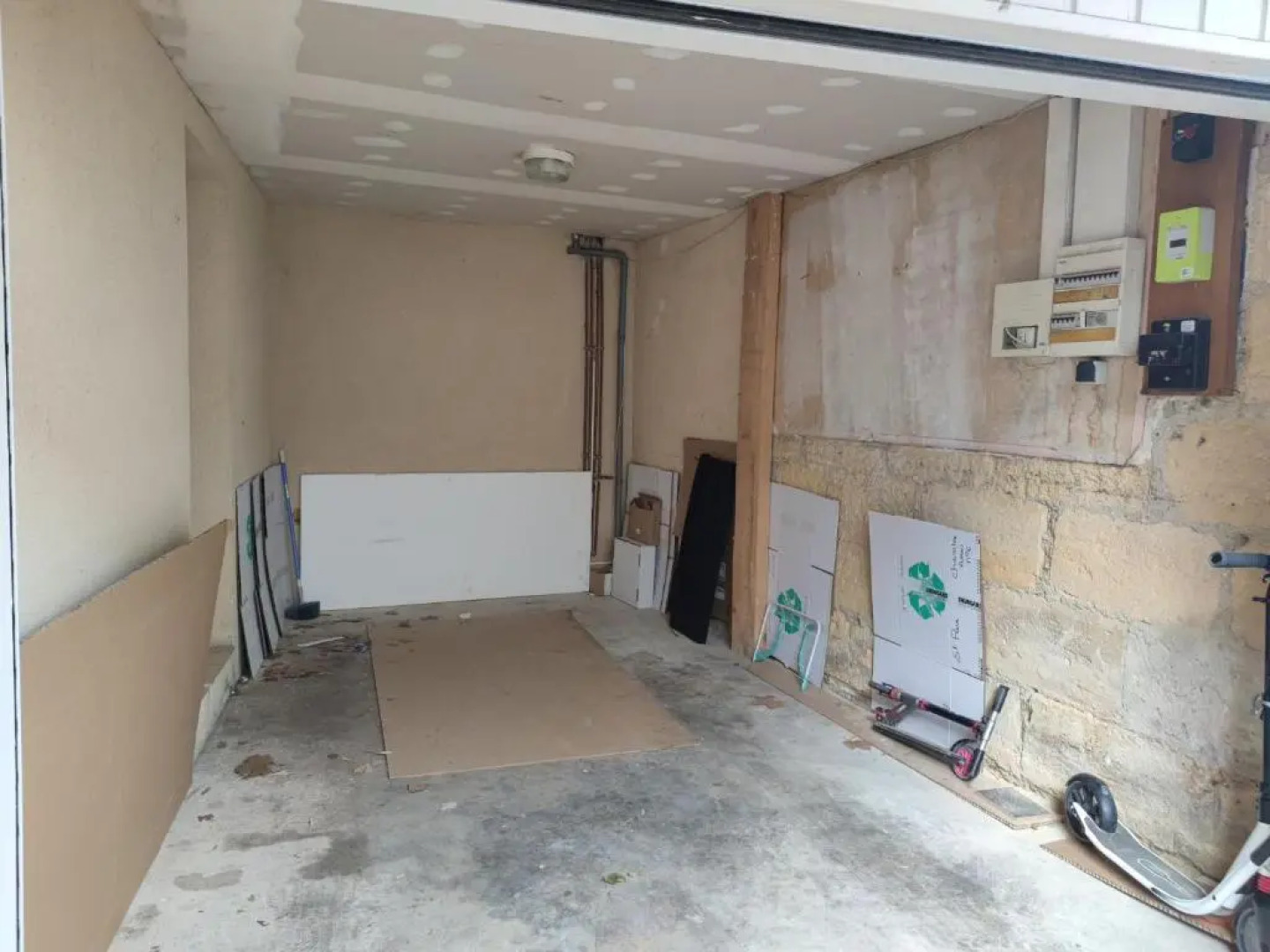 Agréable maison de ville climatisée avec billard, babyfoot, PS4, terrasse privée