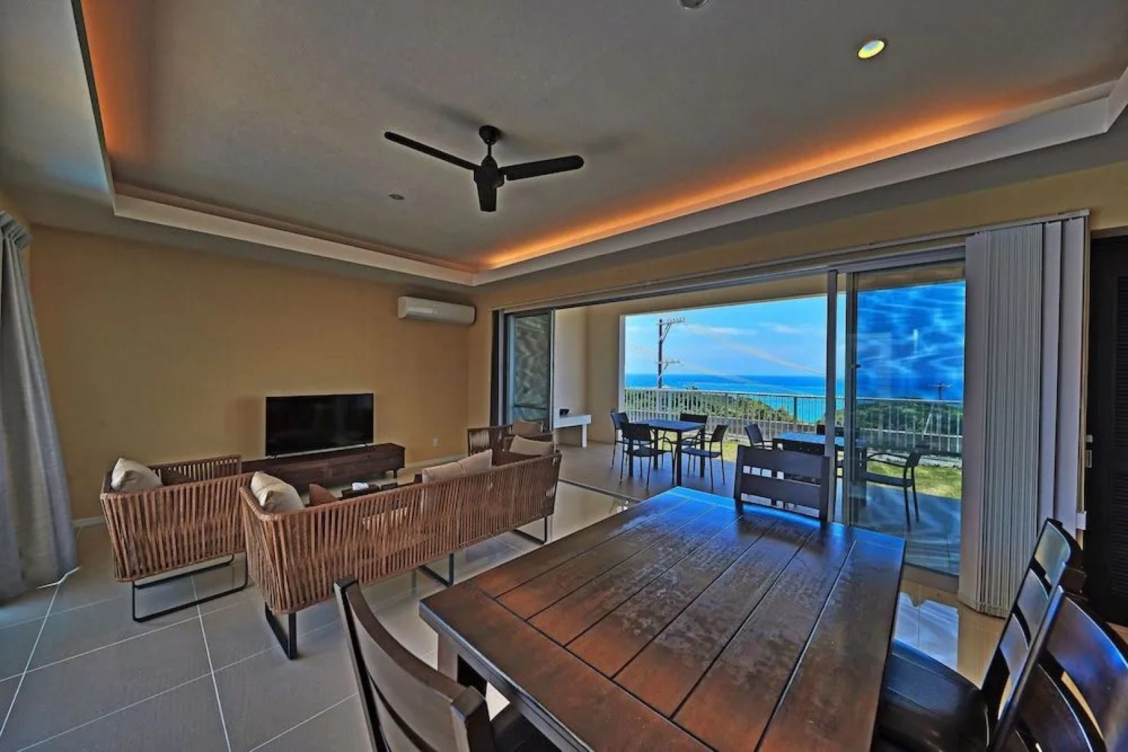 Viaul Sky Villas Unten